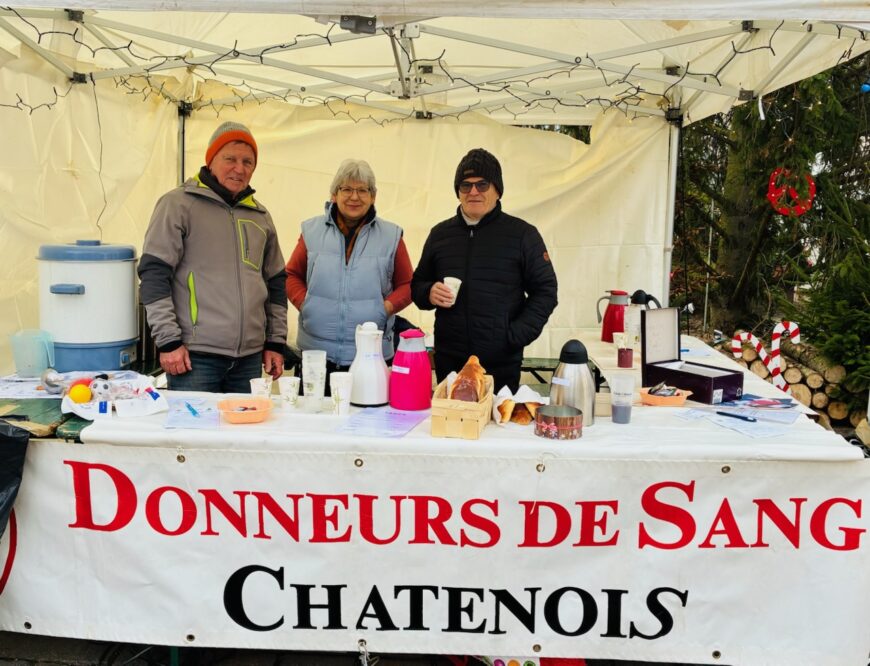 Vente de boissons chaudes et mannalas par l’Amicale des Donneurs de Sang de Châtenois